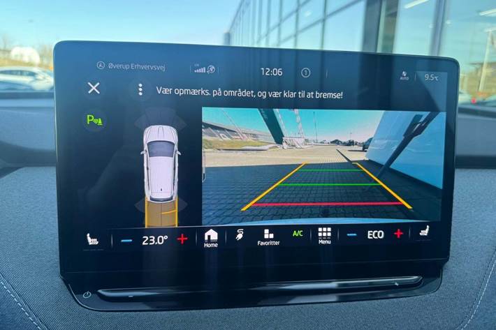 Hvid Skoda Enyaq fra 2023