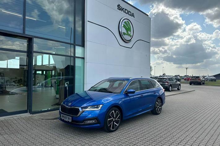 Blå Skoda Octavia fra 2020