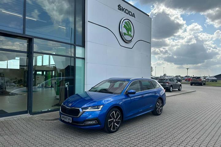 Blå Skoda Octavia fra 2020 set udefra