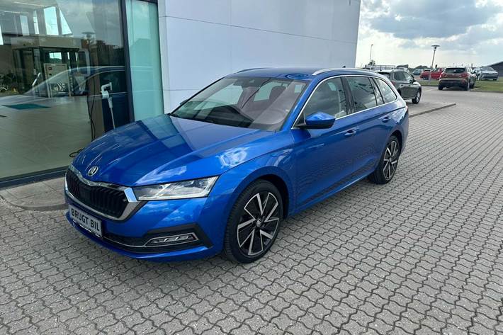 Blå Skoda Octavia fra 2020