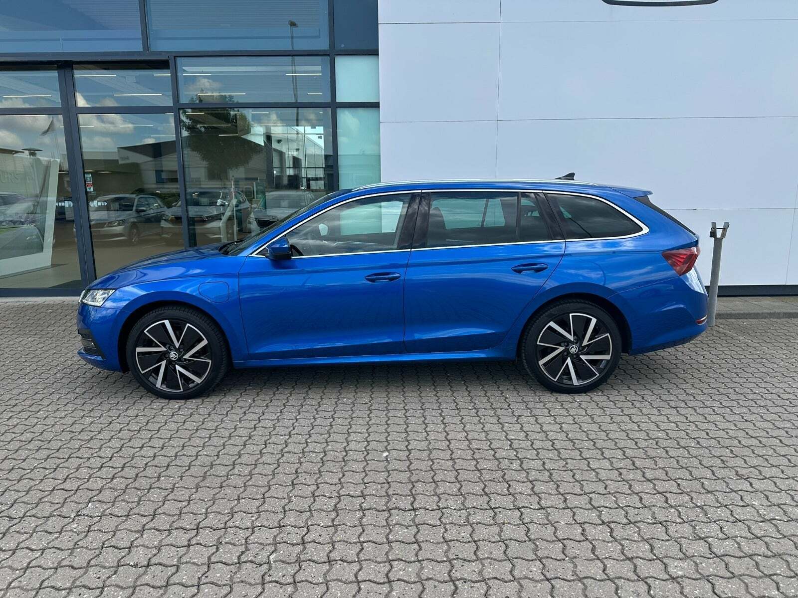 Blå Skoda Octavia fra 2020