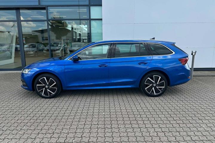 Blå Skoda Octavia fra 2020