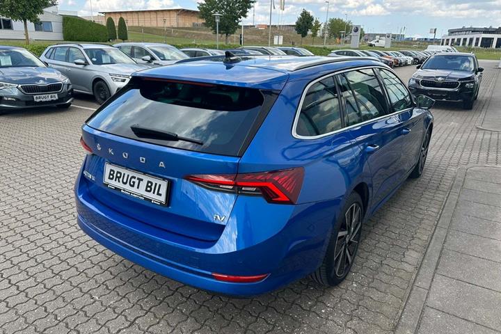 Blå Skoda Octavia fra 2020