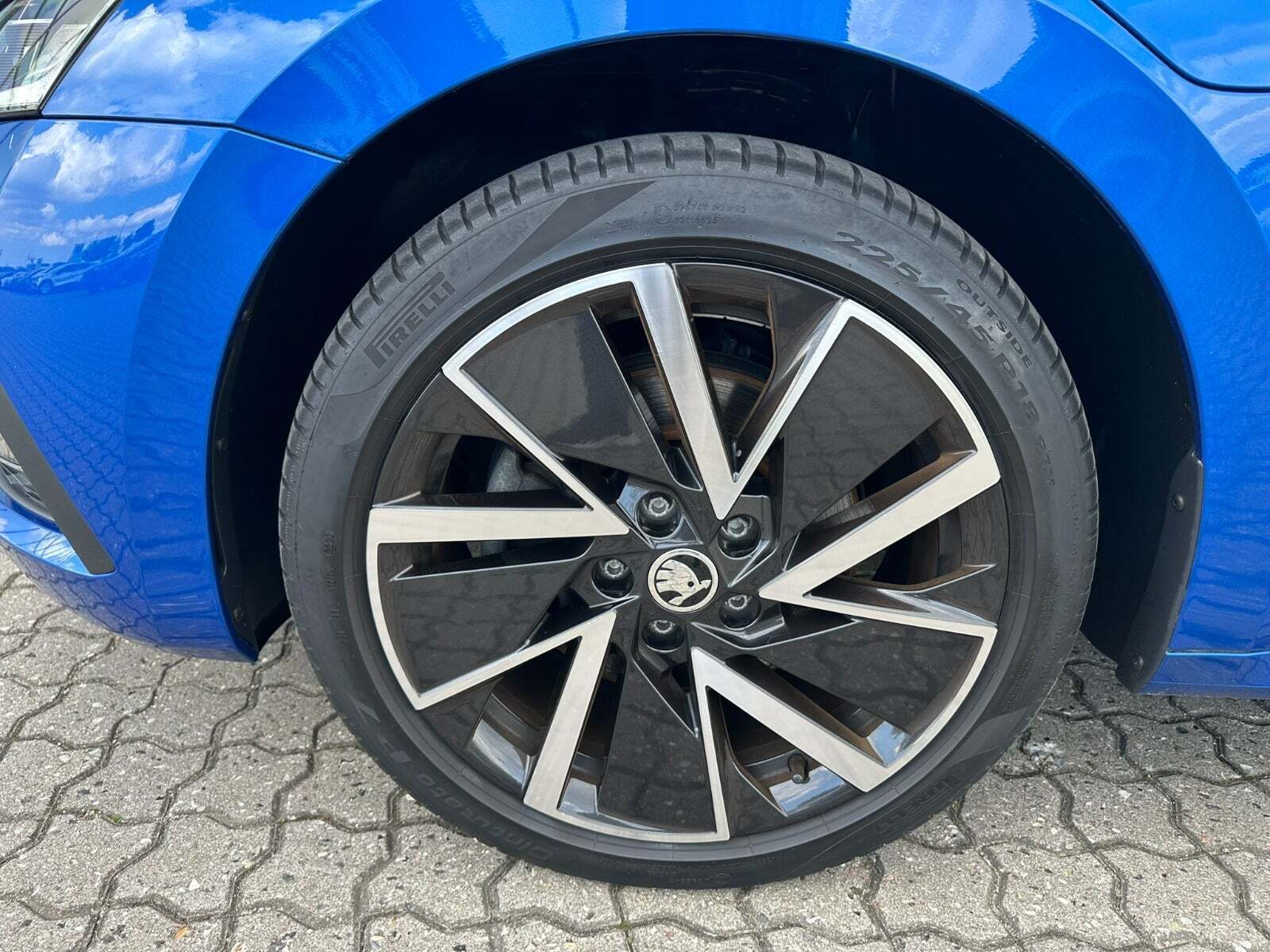 Blå Skoda Octavia fra 2020