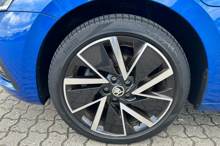 Blå Skoda Octavia fra 2020