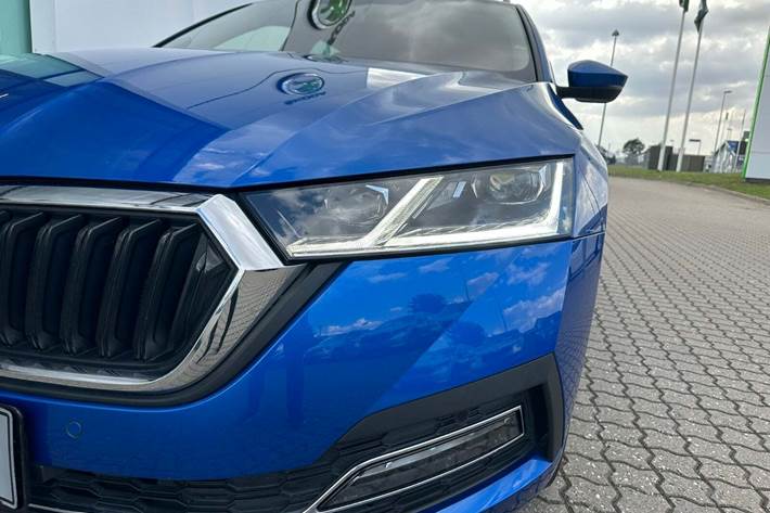 Blå Skoda Octavia fra 2020