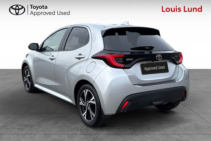 Sølv Toyota Yaris fra 2024