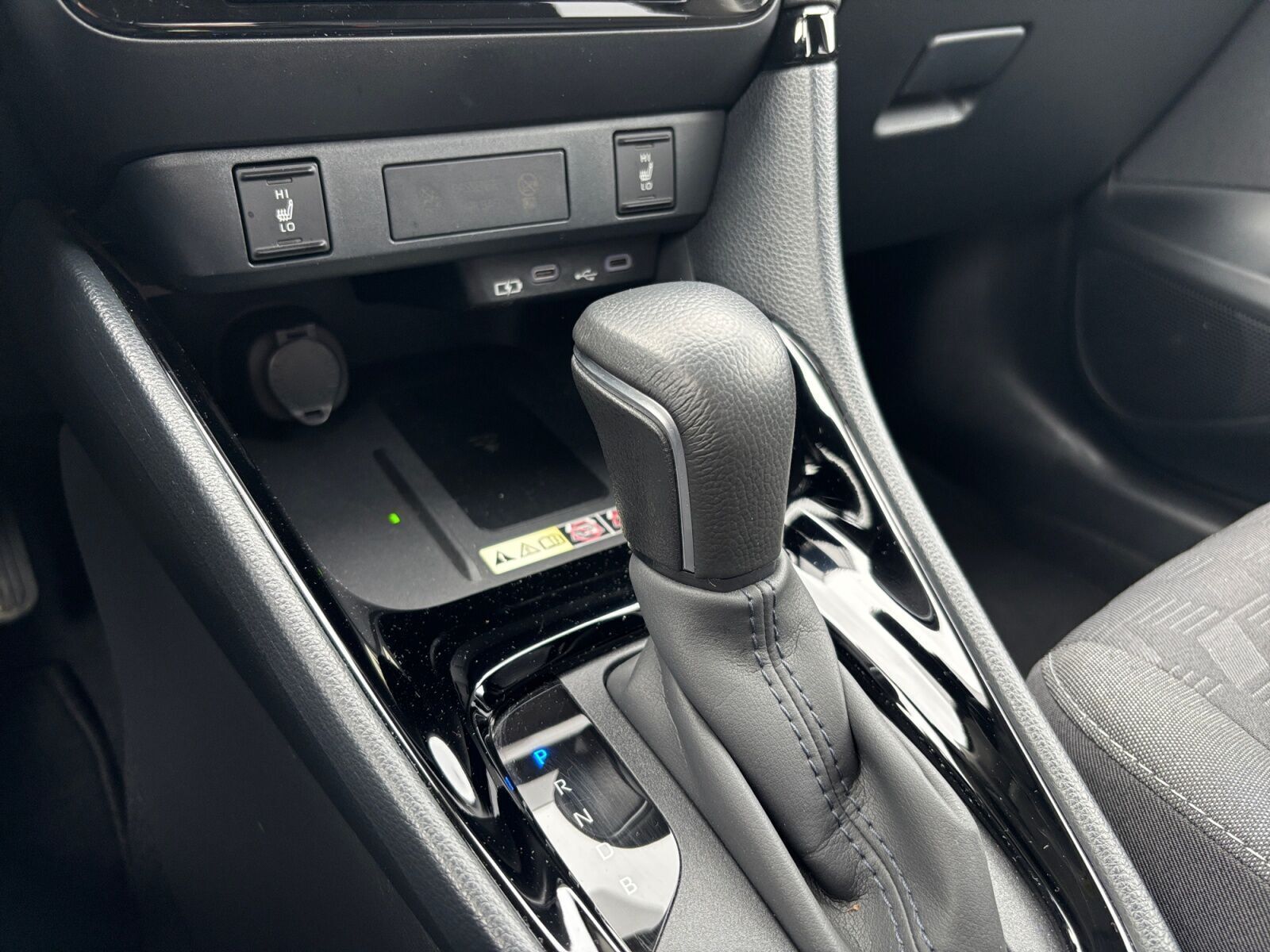 Sølv Toyota Yaris fra 2024