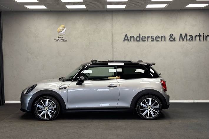 Sølv Mini Cooper fra 2023