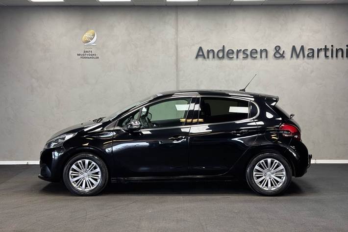 Sort Peugeot 208 fra 2019