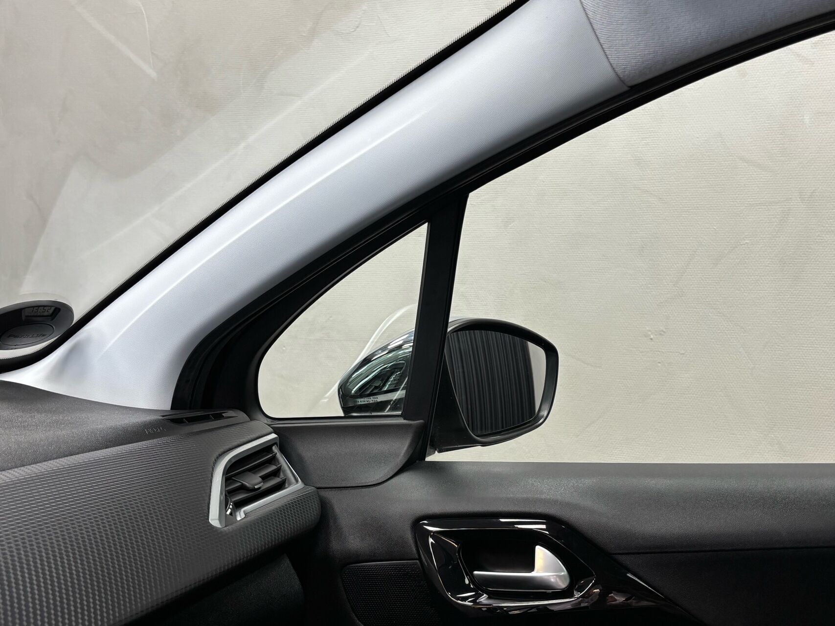 Sort Peugeot 208 fra 2019