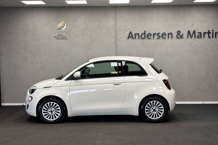Hvid Fiat 500e fra 2023