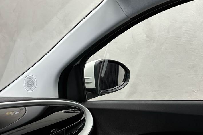 Hvid Fiat 500e fra 2023