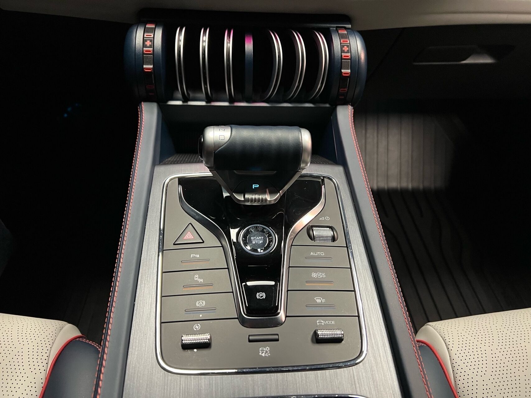 Grå BYD Atto 3 fra 2023