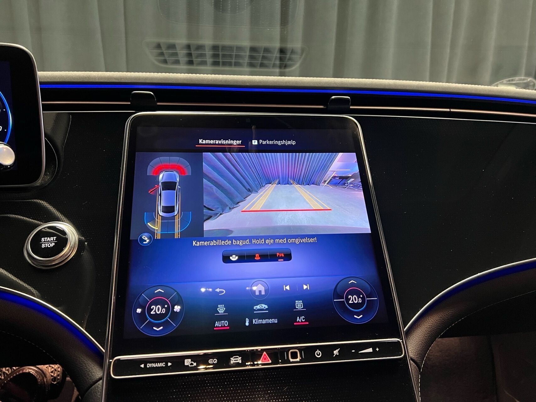 Grå Mercedes EQE 300 fra 2023