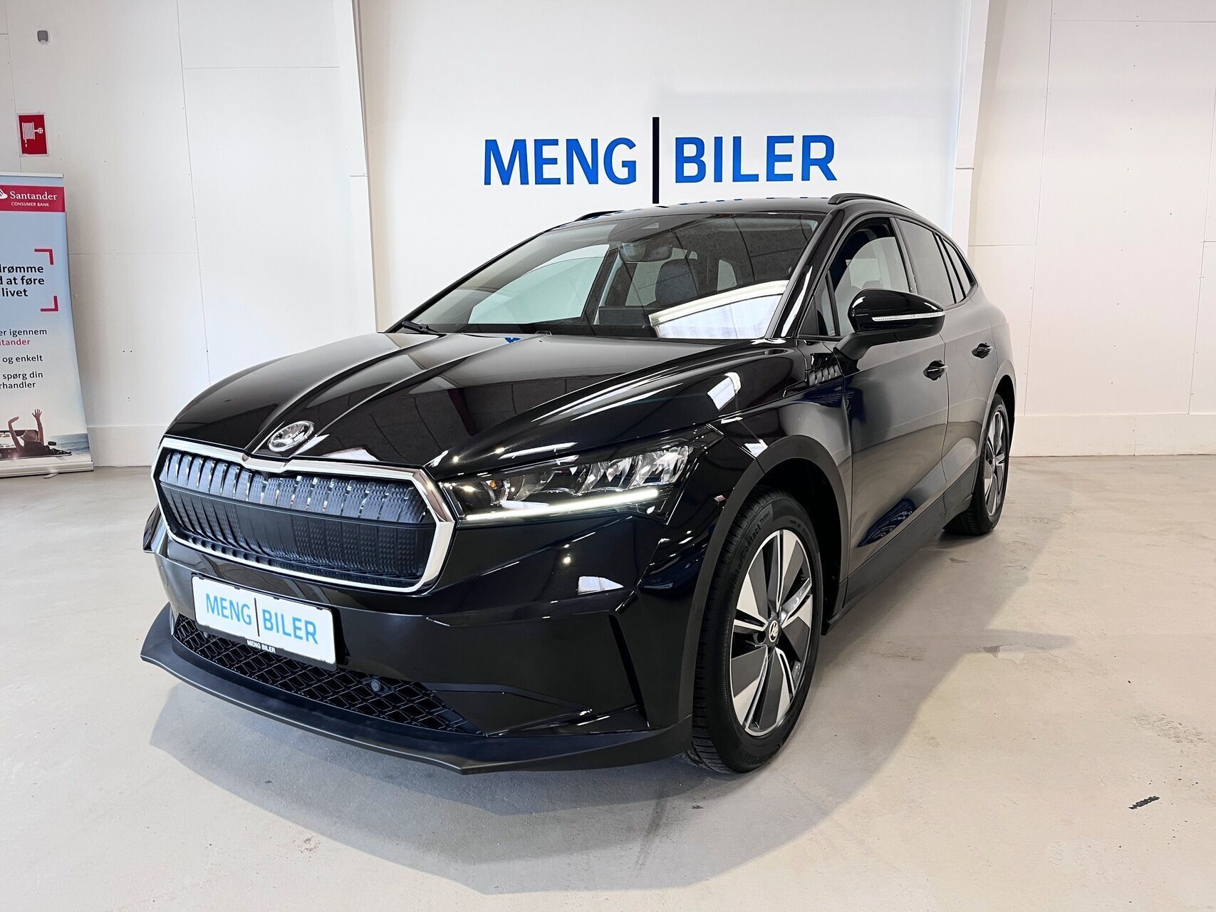 Sort Skoda Enyaq fra 2021 set udefra