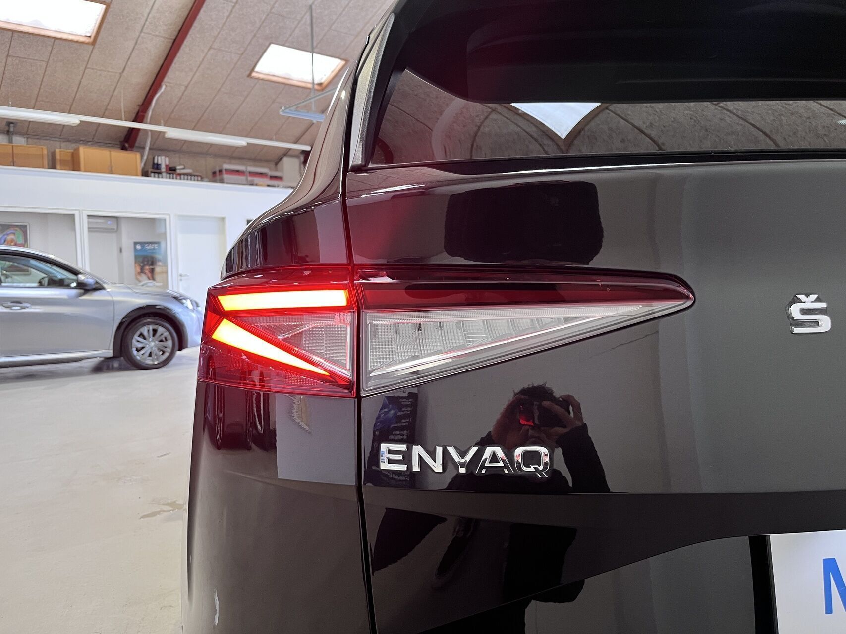 Sort Skoda Enyaq fra 2021