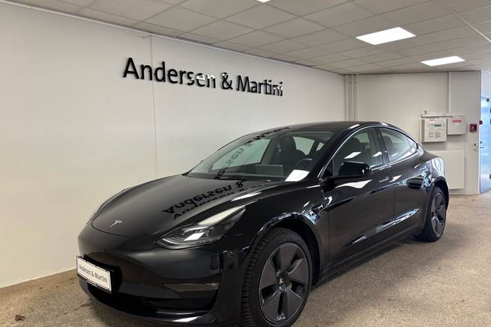 Sort Tesla Model 3 fra 2023
