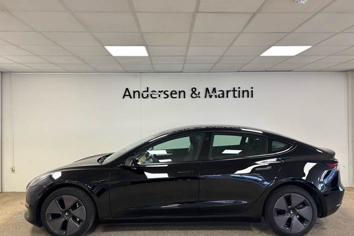 Sort Tesla Model 3 fra 2023
