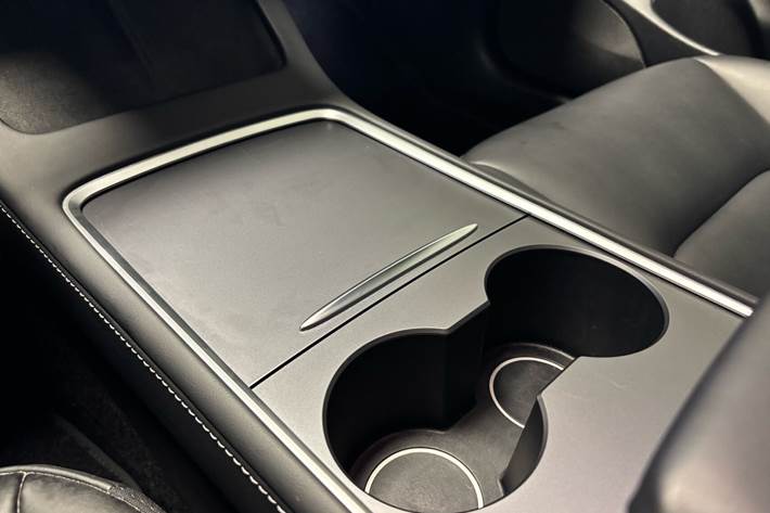 Sort Tesla Model 3 fra 2023