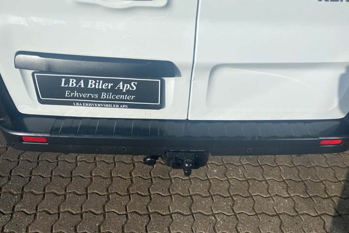 Hvid Renault Trafic T29 fra 2021