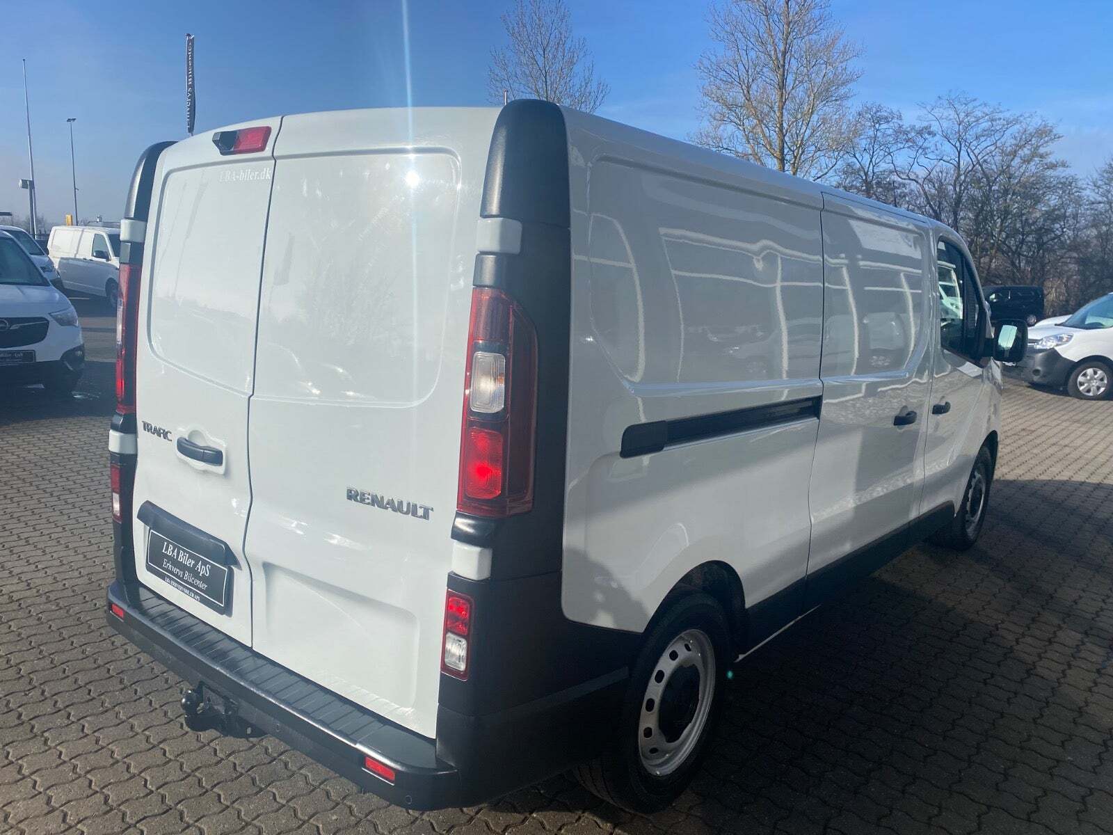 Hvid Renault Trafic T29 fra 2021