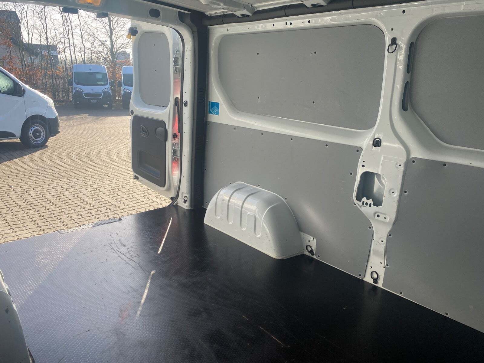 Hvid Renault Trafic T29 fra 2021