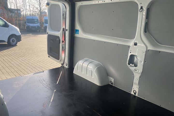 Hvid Renault Trafic T29 fra 2021