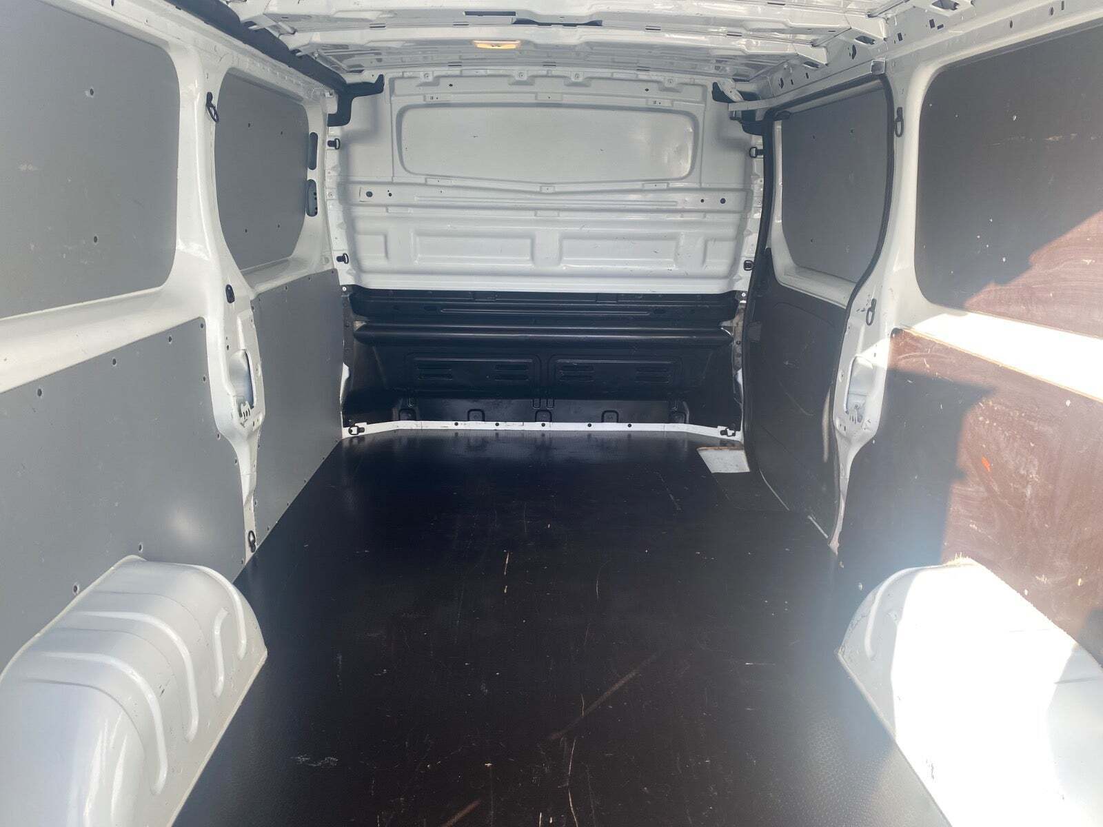 Hvid Renault Trafic T29 fra 2021
