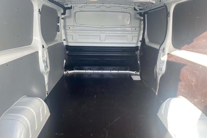 Hvid Renault Trafic T29 fra 2021
