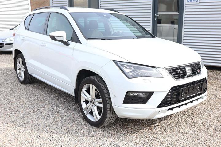 Hvid Seat Ateca fra 2020 set udefra