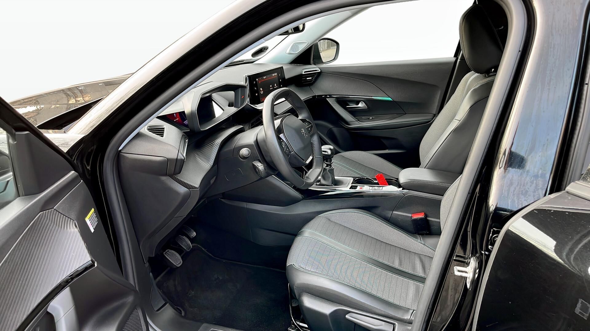 Peugeot 2008 1,2 PureTech Platin Sport 130HK 5d