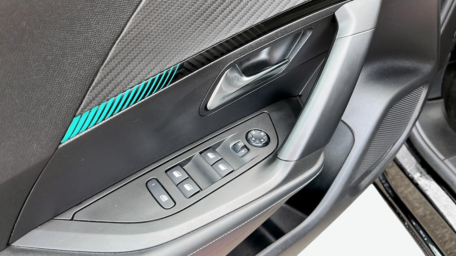 Sort Peugeot 2008 fra 2022