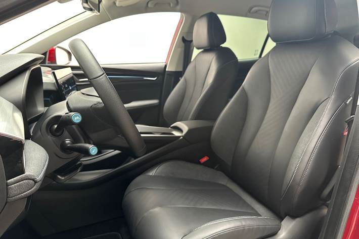 Rød MG MG5 Electric fra 2023