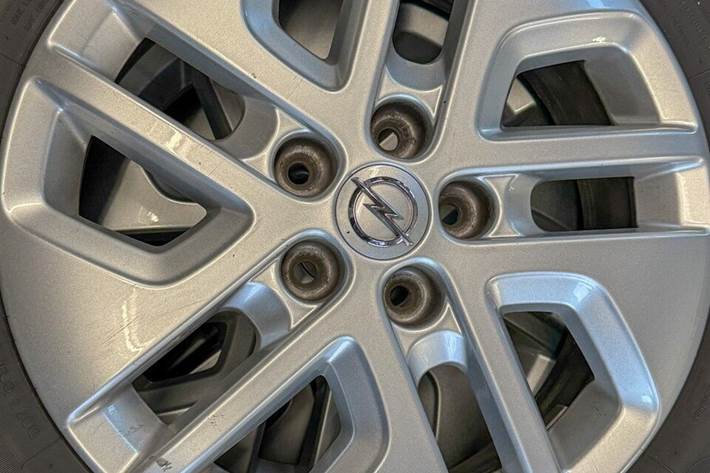 Sort Opel Vivaro fra 2017