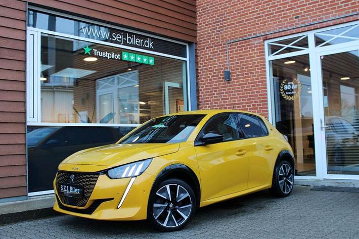 Gul Peugeot e-208 fra 2020