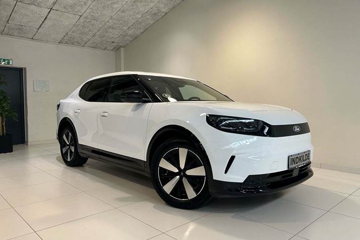 Hvid Ford Capri fra 2025 set udefra