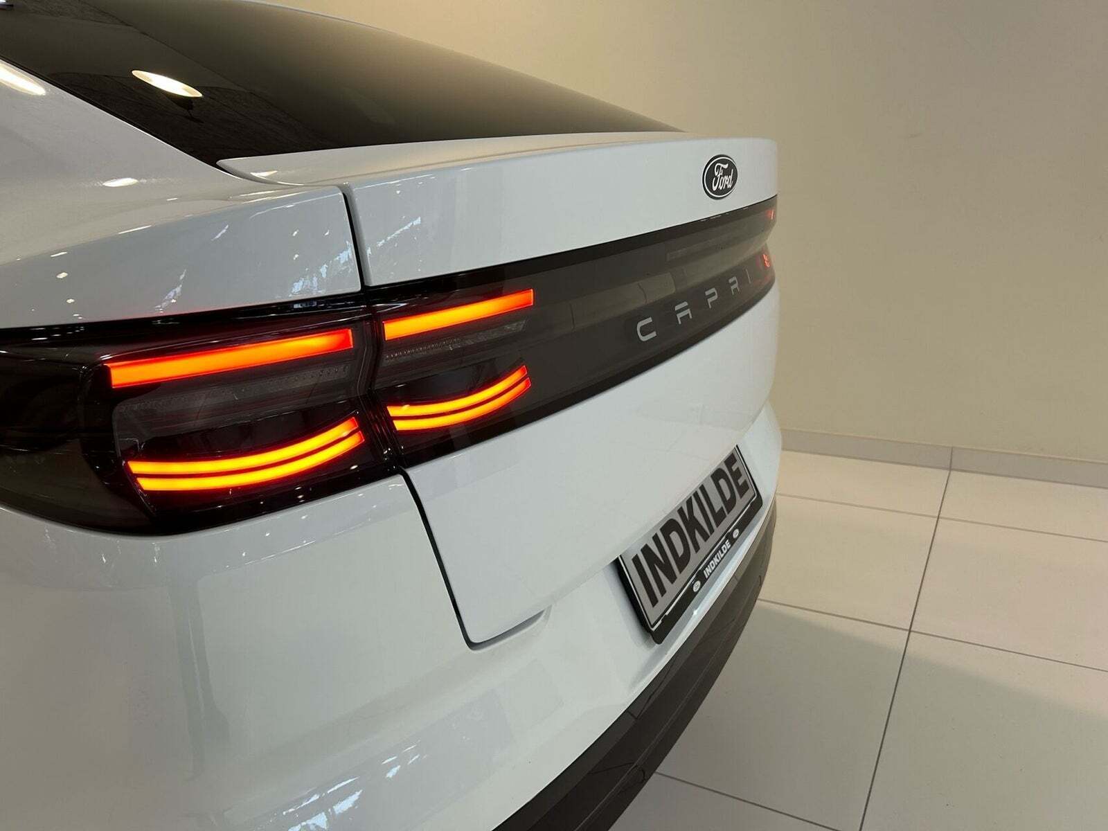 Hvid Ford Capri fra 2025