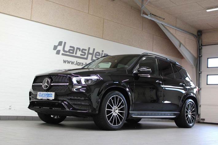 Sort Mercedes GLE350 de fra 2023 set udefra