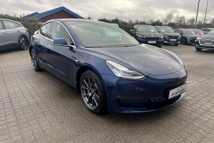 Blå Tesla Model 3 fra 2019