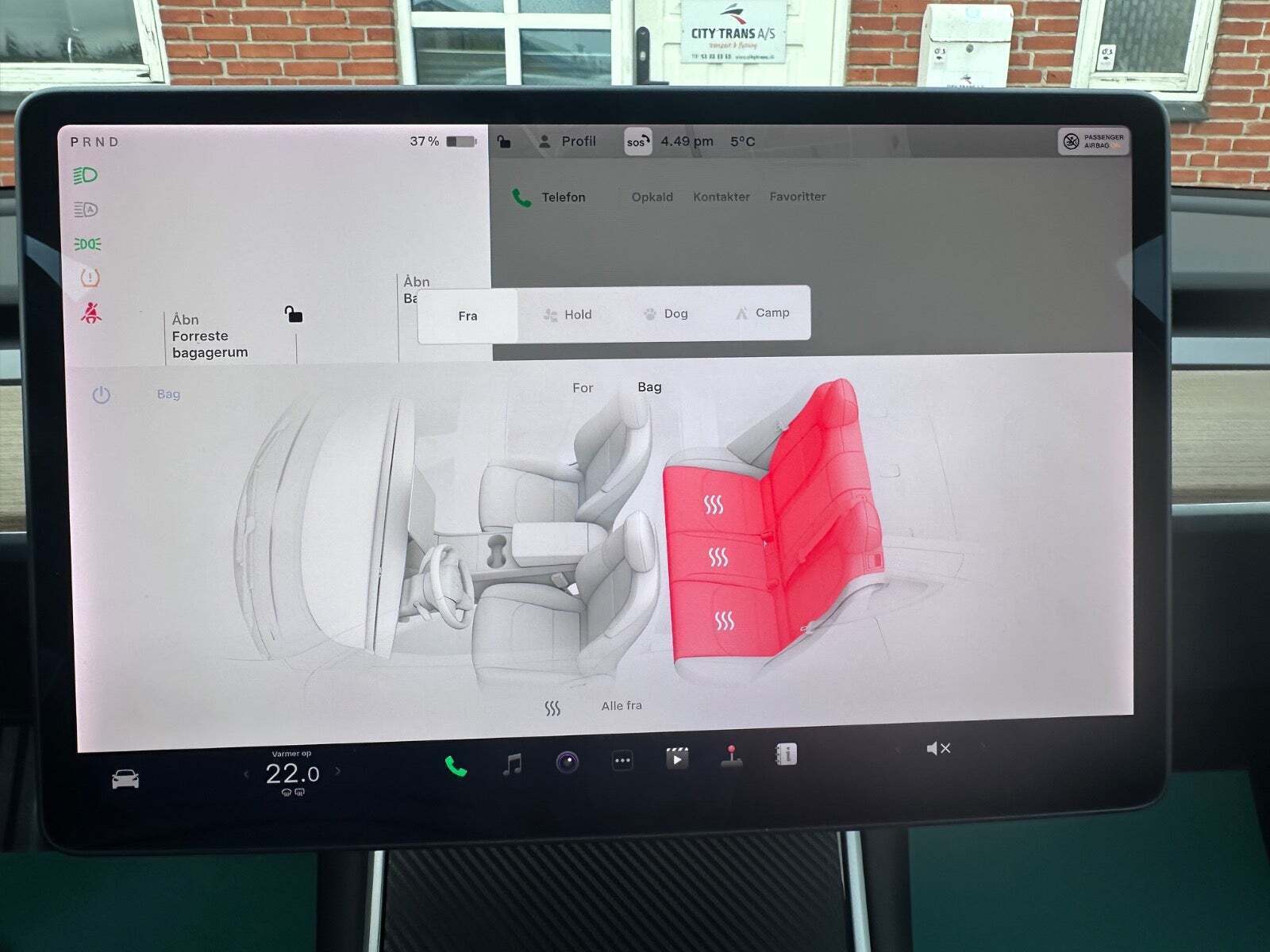 Blå Tesla Model 3 fra 2019
