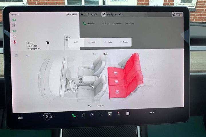 Blå Tesla Model 3 fra 2019