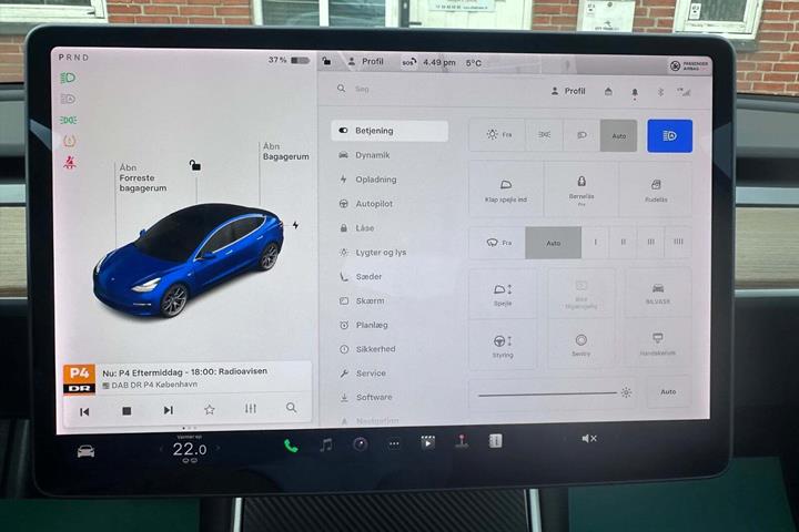 Blå Tesla Model 3 fra 2019