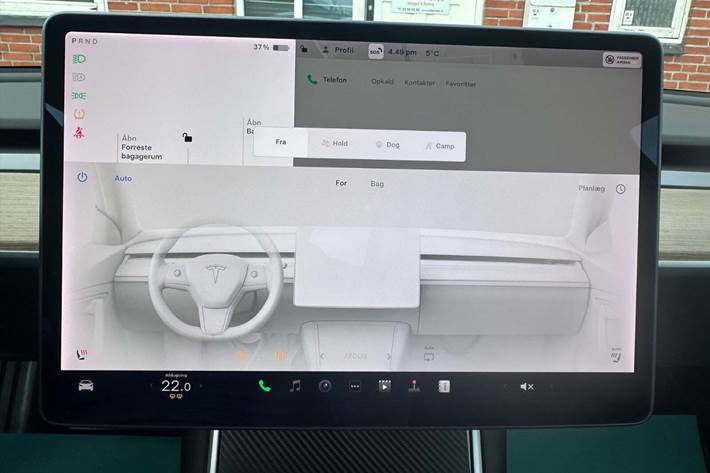 Blå Tesla Model 3 fra 2019