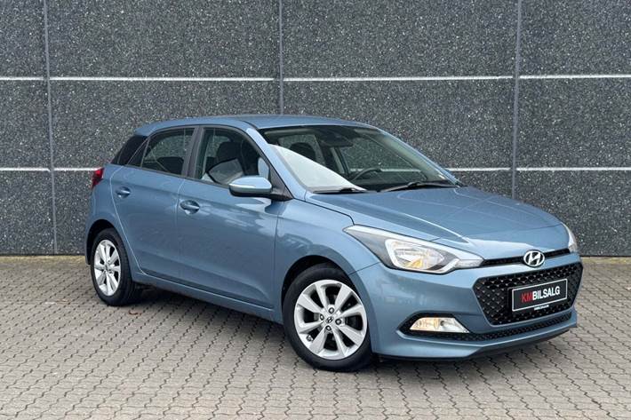 Blå Hyundai i20 fra 2017