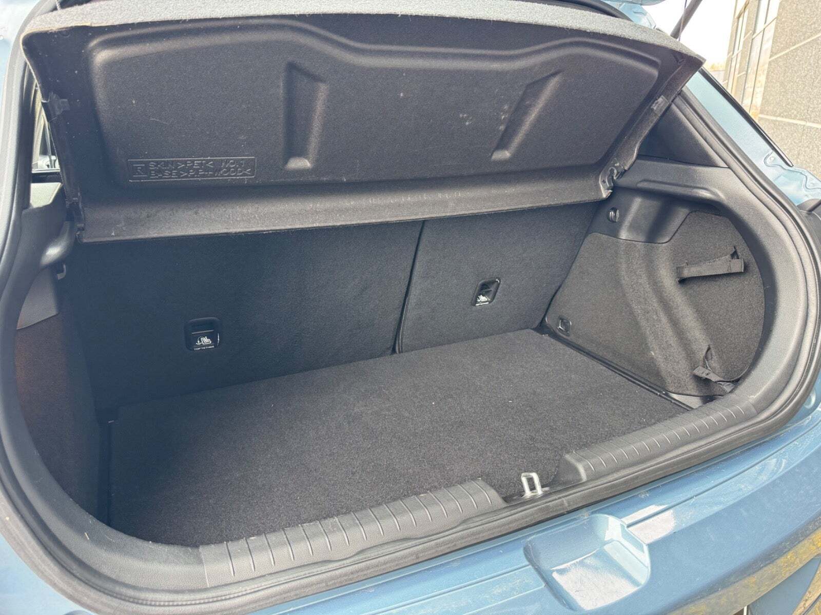 Blå Hyundai i20 fra 2017