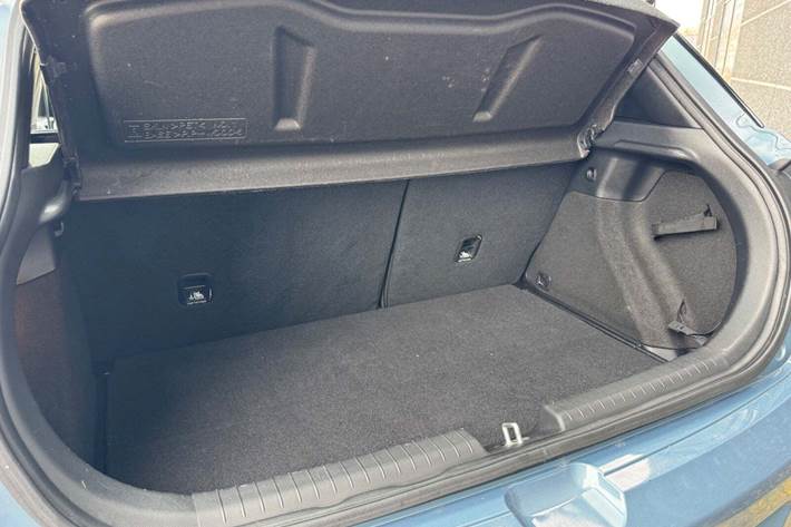 Blå Hyundai i20 fra 2017