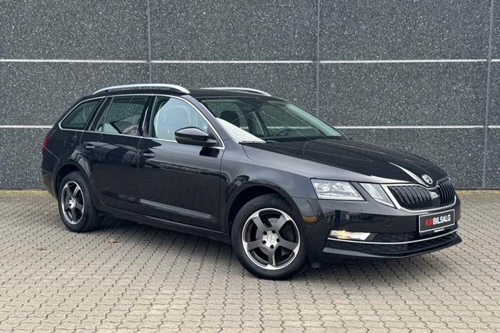 Sort Skoda Octavia fra 2018