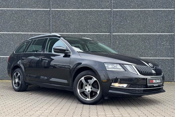 Sort Skoda Octavia fra 2018