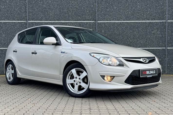 Beige Hyundai i30 fra 2011
